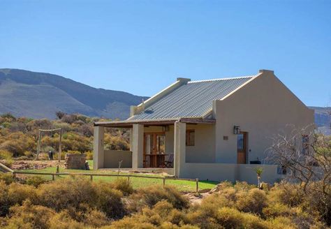 Game Lodge in Robertson / Set amidst spectacular mountains and fynbos in the Robertson Karoo, Amathunzi offers 3 000 ha of unspoilt peace and quiet ... Karoo Cottage, Cape Dutch, 1 Bedroom House, Game Lodge, Rural House, Peace And Quiet, Beautiful House Plans, Unique Places, Forest House