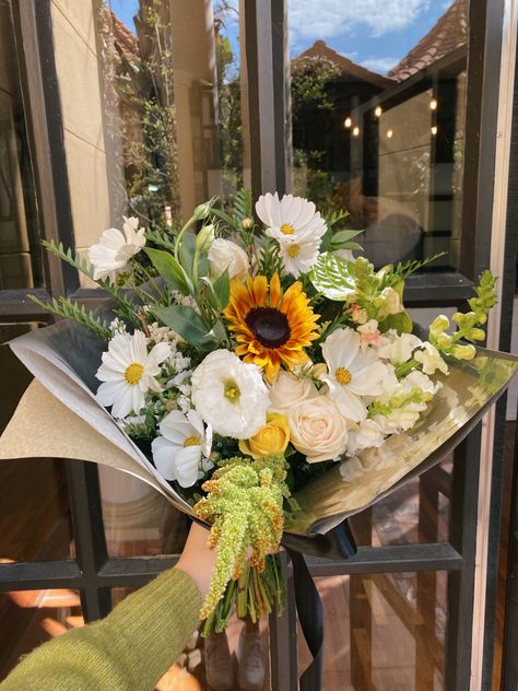 Flower Bouquet
Sunflower Bouquet
Summer flowers Eucalyptus Flower Arrangement, Cosmos Bouquet, Sunflower Floral Arrangements, Cut Flowers, Cosmos, Mother Of The Bride, Floral Arrangements, Flower Arrangements, Sunflower