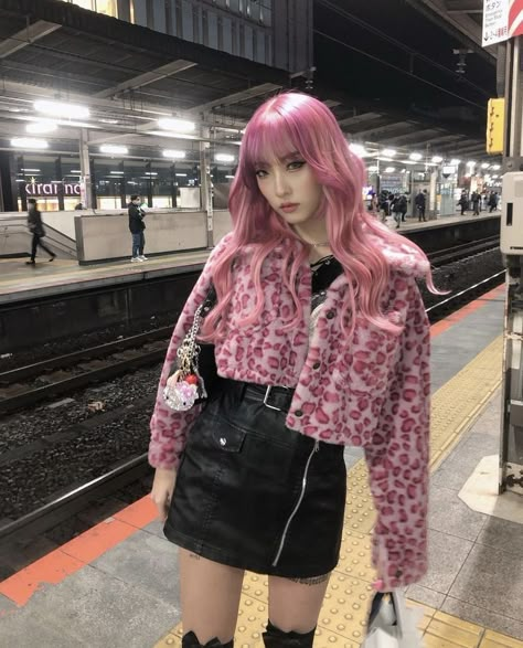 Hot Red Outfits Aesthetic, Pink Platforms Outfit, Pink Leopard Outfit, Pink Rockstar Outfit, Black And Pink Outfit Aesthetic, Pink And Leopard Outfit, Pink Fur Outfit, Pink Punk Outfits, Outfit Rosa