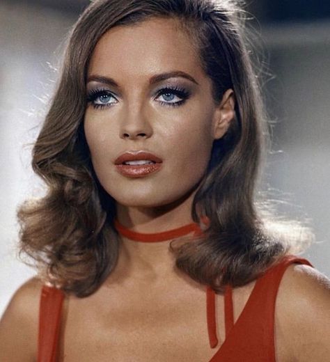 VISUAL CATALOG’s Instagram post: “Romy Schneider in Max et les Ferrailleurs, 1971. Claude Sautet. #vintageysl #edits #vintagewardrobe #germanactress” 70s Photos, French New Wave, Romy Schneider, Great Women, Famous Women, Iconic Women, Cute Makeup, Classic Hollywood, Beauty Inspiration