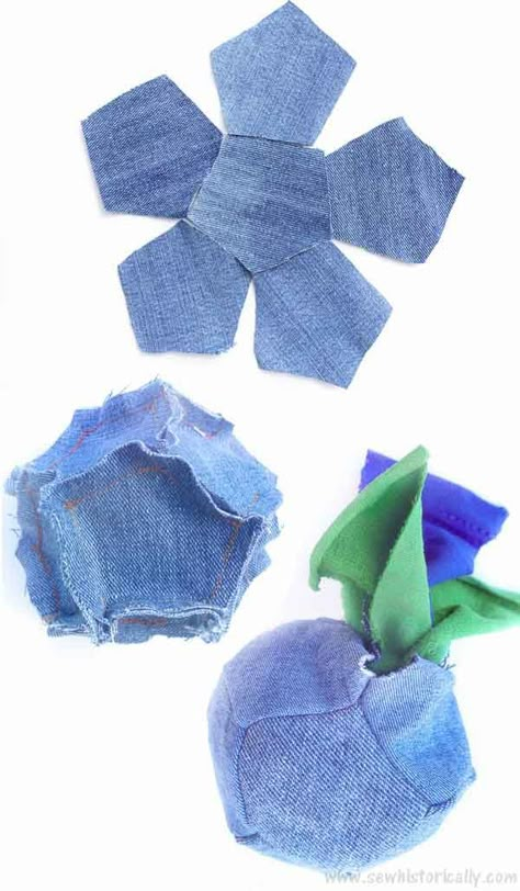 Diy Denim Dog Toys Old Jeans, Denim Dog Toys Diy, Sew Dog Toys, Denim Dog Toys, Dog Toy Sewing, Recycled Diy, Homemade Dog Toys, Diy Pet Toys, Diy Dog Toys