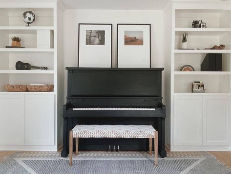 4 Projects That Will Inspire You to Paint a Piano Small Piano Room, Paint A Piano, Piano Room Design, Piano Room Decor, Piano Living Rooms, Piano Tips, Jolie Paint, Painted Piano, Painted Pianos