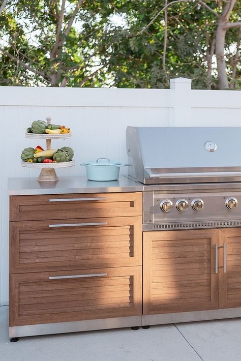 Wood Outdoor Kitchen, Cabana Ideas, Mahogany Kitchen, Landscape Installation, Outdoor Kitchen Cabinets, Outdoor Cabinet, Pool Cabana, Backyard Kitchen, Contemporary Cottage