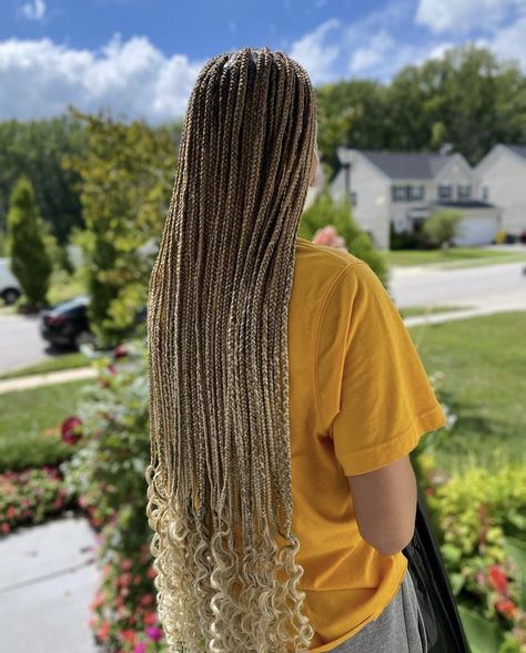 Nice Braid Hairstyles, Barbie Braids, Honey Blond Braid Hairstyles, Blonde Vacation Braids, Blonde Braid Mixture, 1b/30 Braids, Beyoncé With Braids, Latest Hair Braids, Box Braid Hair