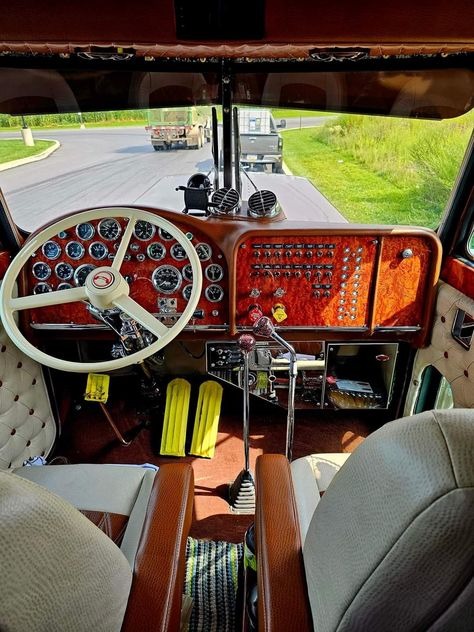 Custom Peterbilt, Semi Trucks Interior, Trucks Interior, Custom Semi Trucks, Show Trucks, Old Truck, Truck Interior, Peterbilt Trucks, Big Rig Trucks