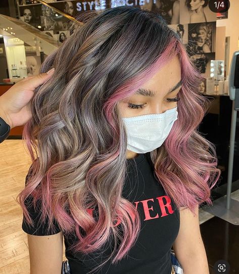 Pink Money Piece Hair, Pink Money Piece, Pink Peekaboo Hair, Brown And Pink Hair, Pink Hair Streaks, Pink Hair Highlights, Money Piece Hair, Pink Money, Pink Ombre Hair