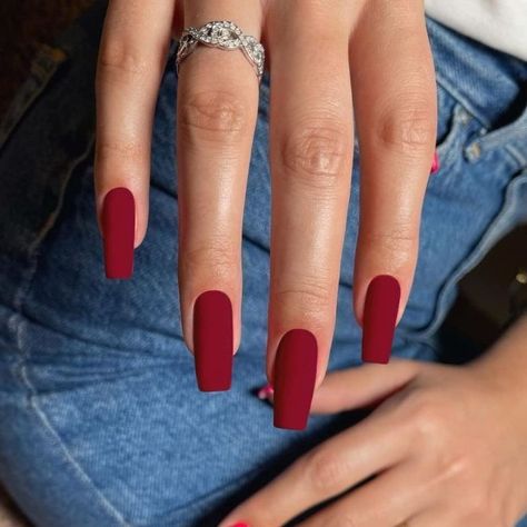 Fake Nails Natural, Christmas Salon, Red Matte Nails, Matte Nail Colors, Oval Nails Designs, Boho Nails, Coffin Nails Matte, Long Square Nails, Press On Nails Medium