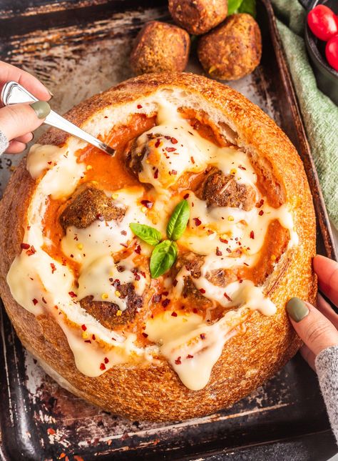 Parm Soup, Bread Bowl Soup, Meatball Parm, Vegan Winter Recipes, Bread Bowl Recipe, Parmesan Soup, Soup Vegan, Veggie Meals, Bread Bowl