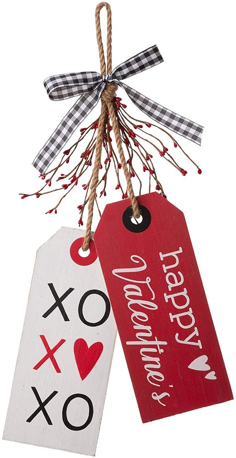 Saint Valentin Diy, Valentines Bricolage, Valentines Door Hanger, Gift Tag Design, Valentines Gift Tags, Diy Valentines Crafts, Hanging Wreath, Plaid Bow, Valentine's Day Diy