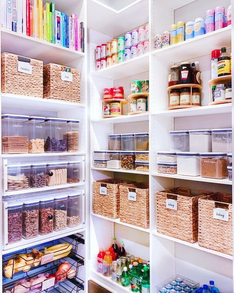 The founders of the Home Edit provide five steps for an organized kitchen. Learn how to streamline every inch of this essential space with their advice. Home Edit Kitchen, Organiser Cucina, Organized Pantry, Pantry Organisation, Organized Kitchen, Home Edit, House Organisation, Kitchen Organization Pantry, Kitchen Pantry Design