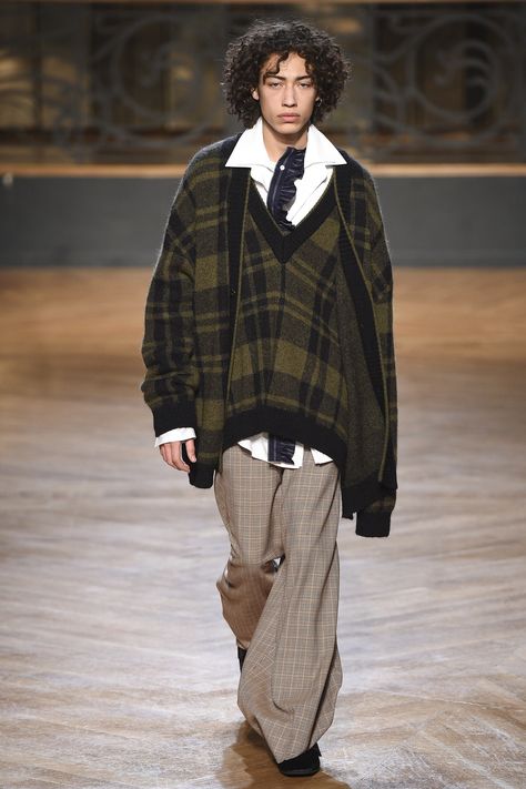 Wooyoungmi Fall/Winter 2017 Harry Clarke, Mens Winter Fashion, Menswear Collection, Fall 2017, Looks Style, Winter Wear, Look Cool, Runway Fashion, Aesthetic Clothes