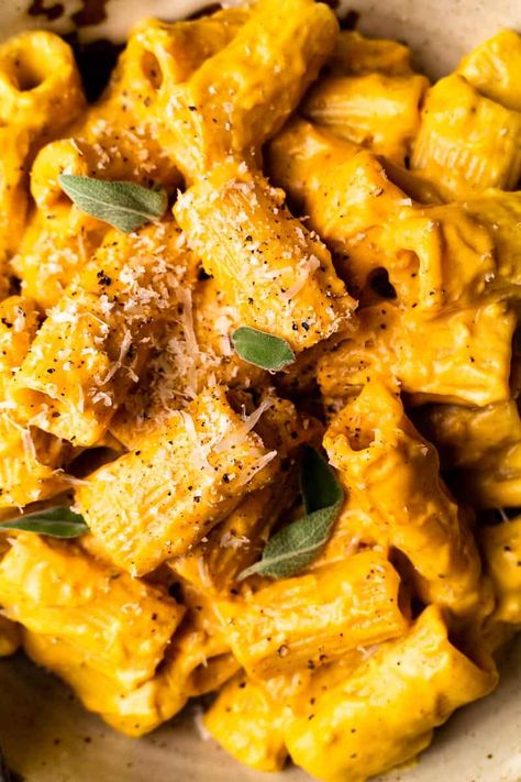 Pasta With Pumpkin Sauce, Pumpkin Sauce For Pasta, Recipes With Canned Pumpkin, Fall Pasta Sauce, Pumpkin Pasta Sauce Recipe, Pumpkin Pasta Recipe, Autumn Pasta Recipes, Farmhouse Recipes, Pumpkin Pasta Sauce