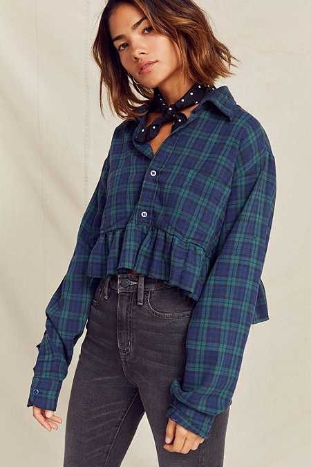 Thrift Flip Clothes, Ropa Upcycling, Cropped Flannel, Upcycle Clothes Diy, Cool Winter, Upcycle Shirt, Diy Vetement, Kleidung Diy, Gambar Figur