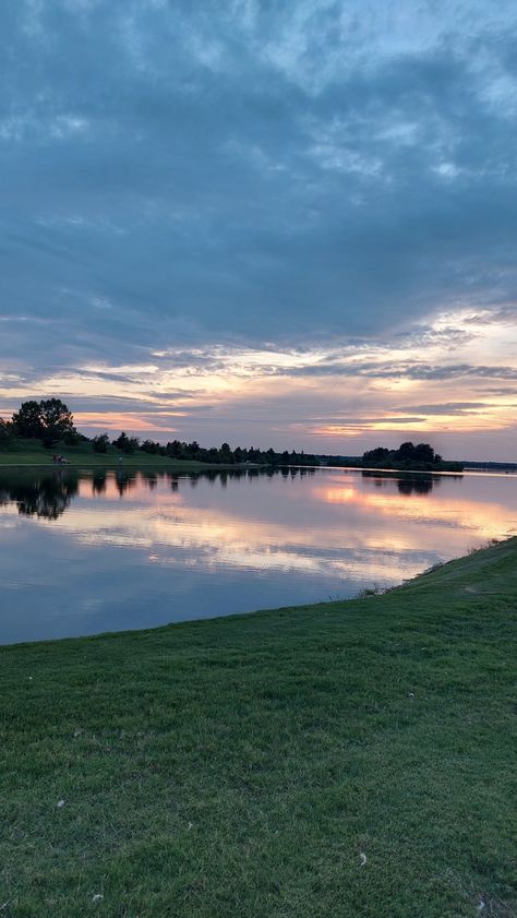 Memphis Tennessee Aesthetic, Memphis Photography, Shelby Farms Park Memphis, Tennessee Aesthetic, Memphis Tennessee Beale Street, Memphis Botanical Gardens, Wallpaper Aesthetics, Young Elvis, Vibe Check