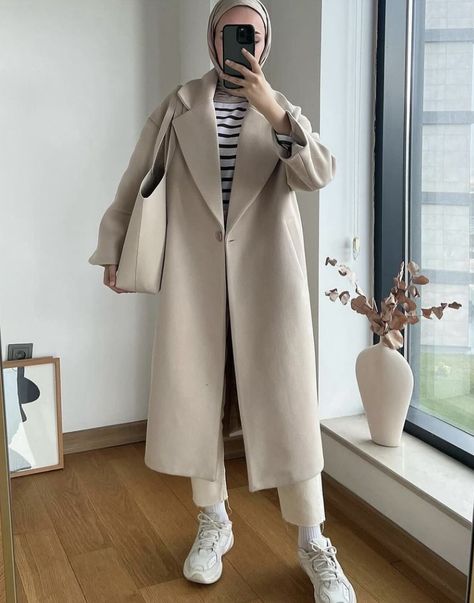 Beige Coat Hijab Outfit, Brown Hijabi Outfits, Winter Outfit Hijab, Outfit For Petite Women, Modest Winter Outfits, Mode Hijabi, Pull Out Couch, Sleeping Alone, Hijab Style Casual