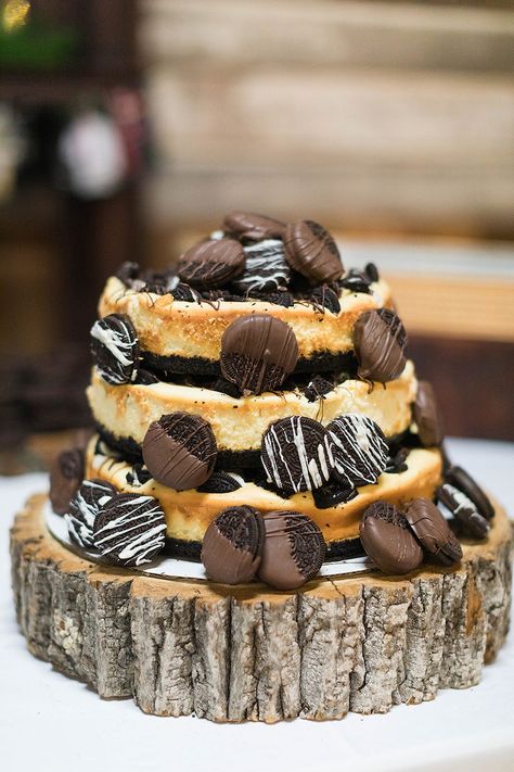 Grooms Wedding Cake Ideas, Grooms Cake Cheesecake, Cheesecake Grooms Cake, Oreo Wedding Cake, Oreo Wedding, Groomsmen Cake, Grooms Cake Ideas, Chocolate And Strawberry Cake, Camo Wedding Cakes