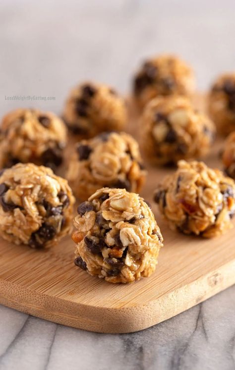 10 Healthy Power Balls Recipes (Just 54 Calories) - Lose Weight By Eating Healthy Power Balls, Cholate Chip Cookies, Peanut Butter Power Balls, Healthy Protein Balls, Vanilla Protein Shake, Protein Shake Ingredients, Eating Protein, Protein Balls Healthy, Healthy Late Night Snacks