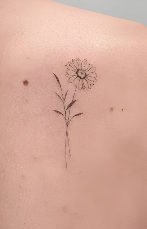 30 Stunning Mini Flower Tattoos To Elevate Your Femininity - Woman & Lifestyle Mini Flower Tattoos, Flower Tattoos Simple, Dainty Flower Tattoos, Iris Tattoo, Tulip Tattoo, Lavender Tattoo, Beautiful Meaning, Daisy Tattoo, Stylish Lifestyle