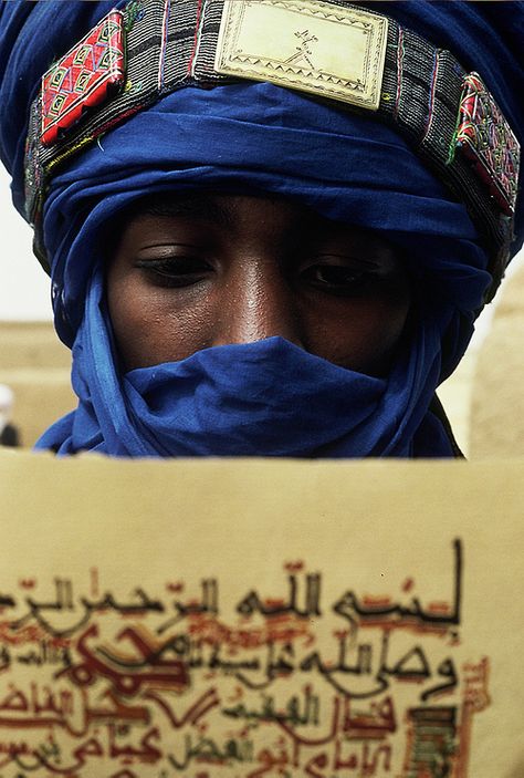 Mali. Touareg (by courregesg) Tuareg People, All About Africa, Mars Black, Silver Hat, Desert Sahara, Cultural Diversity, Hakuna Matata, African History, Jolie Photo