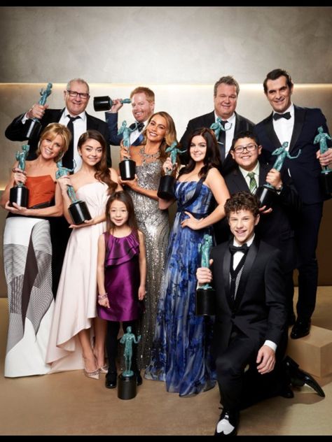 Cast of modern family SAG awards 2014 Jay Pritchett, Mitchell Pritchett, Luke Dunphy, Cameron Tucker, Modern Family Cast, Alex Dunphy, Nolan Gould, Modern Family Funny, Haley Dunphy