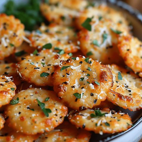 Parmesan Garlic Ritz Bites - Grammy Recipes Appetizer Recipes Cold, Garlic Mushrooms Recipes, Crackers Appetizers, Savory Snack Recipes, Ritz Cracker Recipes, Easy To Make Snacks, Ritz Cracker, Easy Gluten Free Desserts, Chex Mix Recipes