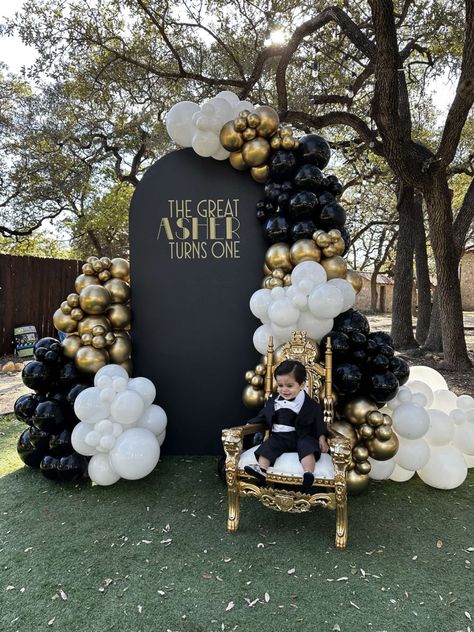 Great Gatsby Party Photobooth, Mr Onederful Balloon Garland, Mr Onederful Backdrop Ideas, 1920s Backdrop Ideas, Great Gatsby Theme Birthday Party, Great Gatsby First Birthday, Great Gatsby Balloons, First Bday Backdrop Ideas, Great Gatsby Party Backdrop