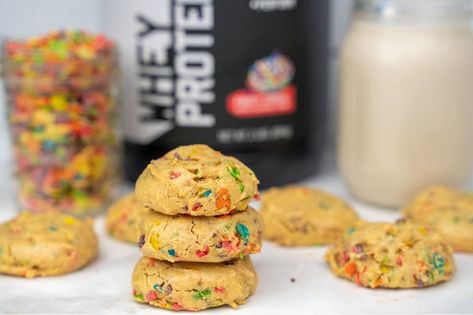 Recipes With Fruity Pebbles, Fruity Pebbles Protein, Fruity Pebble Cookies, Protein Powder Cookies, Low Calorie Baking, Whey Protein Recipes, Fruity Cookies, Ww Dinners, Fruity Pebble