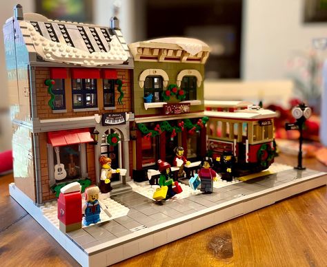 Lego For Adults, Lego Gingerbread House, Lego Christmas Village, Lego Winter Village, Lego Village, Lego Winter, Lego Club, Lego Christmas, Lego Display