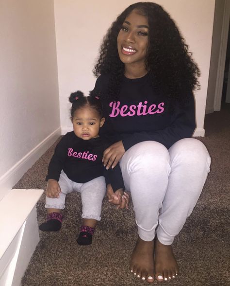 Mommy Daughter Photography, Mommy Daughter Photos, Mom Daughter Outfits, Mommy Daughter Outfits, Mother Daughter Matching Outfits, Mommy Moments, Mother Daughter Outfits, Moms Goals, Cute Black Babies