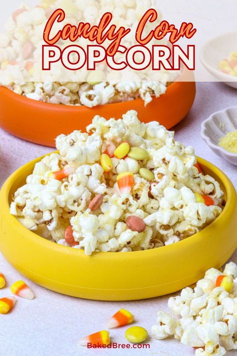 Popcorn mixed with sweet candies, this Popcorn recipe is perfect for Halloween! Corn Recipes Easy, Gluten Free Dairy Free Thanksgiving, Candy Corn Popcorn, Candy Corn Recipes, Microwave Caramel Corn, Baked Bree Recipe, Snacks Salty, Candy Corn Recipe, Fall Treats Recipes