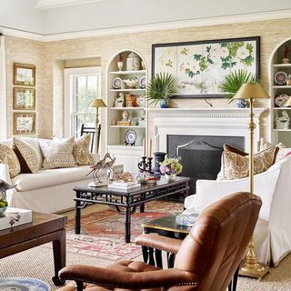 A little #TuesdayTransformation for y’all! While August’s heat is raging, we often go (or long to go!) to cooler places. Longing to be in… James Farmer, Cozy Neutral Living Room, Neutral Living Room, Traditional Living, Traditional Living Room, Traditional Decor, Home Fashion, Of Wallpaper, Traditional House