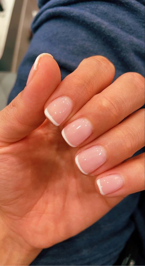 Creamy French Manicure, Short Nail Bed Designs, French Gel Manicure, Natural French Nails, Gel French Tips, French Tip Manicure, Natural Acrylic Nails, French Manicure Designs, Unghie Sfumate