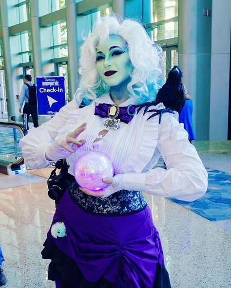 Madame Leota Madame Leota Costume, Haunted Mansion Costume, Haunted Manor, Haunted Mansion Decor, Haunted Mansion Halloween, Madame Leota, Diy Kostüm, Disney Halloween Costumes, Disney Haunted Mansion