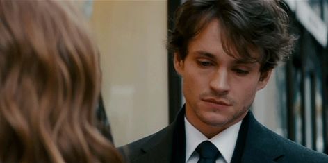 Hugh Dancy as Luke Brandon in Confessions of a Shopaholic Confessions Of A Shopaholic Movie, Hugh Dancy Confessions Of A Shopaholic, Young Hugh Dancy, Luke Brandon, Hugh Dancy Gif, Jessica Day, Paul Dano, Adam Scott, Confessions Of A Shopaholic