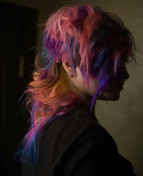 Red Multicolor Hair, Multicolor Hair Ideas, Multicolor Hair, Dyed Curly Hair, Hair 360, Face Piercings, Pretty Hair Color, Hair Stylies, Alternative Hair