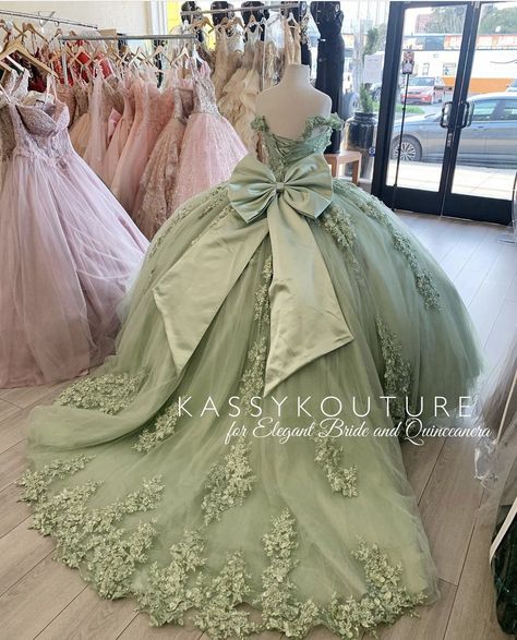 Green Quince Dress, Green Quinceanera Theme, Green Quinceanera Dresses, Quincenera Dresses, Quinceanera Themes Dresses, Mexican Quinceanera Dresses, Red Quinceanera Dresses, Sweet 15 Dresses, Dress Quinceanera