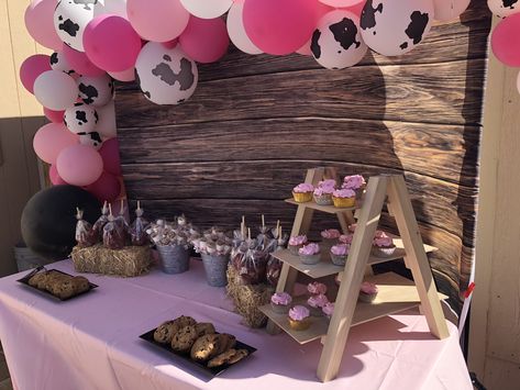 Cowgirl Birthday Table Decor, Cow Print Dessert Table, Cow Print Party Decorations, Cow Baby Shower Theme, Cow Print Birthday, 1st Rodeo, Baby First Birthday Themes, Rodeo Birthday Parties, Cow Birthday Parties