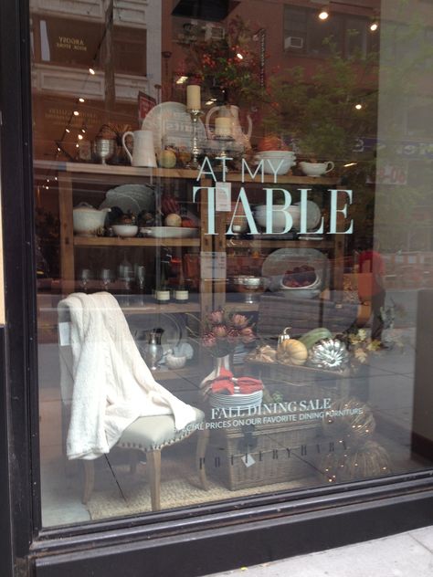 Pottery Barn - New York - Homewares - Living - Lifestyle - Dine - Landscape - Tables - Visual Merchandising - Clear Retail - www.clearretailgroup.eu Boardroom Ideas, Ocean Villa, Window Display Retail, Boutique Inspiration, Shop Displays, Boutique Decor, Retail Windows, Store Windows, Store Window