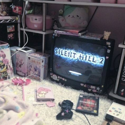 Chicas Punk Rock, Deco Tv, Creepy Cute Aesthetic, Silent Hill 2, Otaku Room, Cute Room Ideas, Kawaii Room, Silent Hill, Dream Room Inspiration