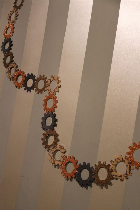 Steampunk Your Halloween Decorations with These DIY Interlocking Paper Gears « Steampunk R Steampunk Birthday, Gatsby Decorations, Steampunk Kitchen, Maker Fun Factory, Dekorasi Halloween, Steampunk Party, Robot Birthday Party, Robot Theme, Steampunk Christmas