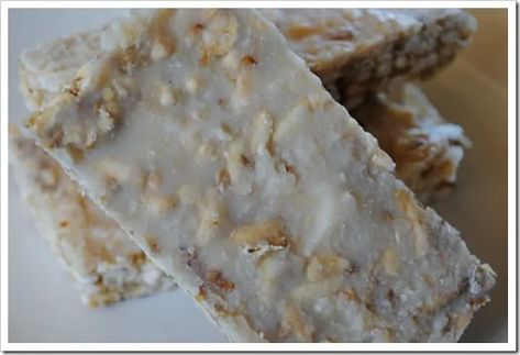 Luna Bars Copycat, Luna Bar Recipe, Camping Sides, Luna Bar, Homemade Bars, Luna Bars, Gf Snacks, Mack Attack, Breakfast Baking