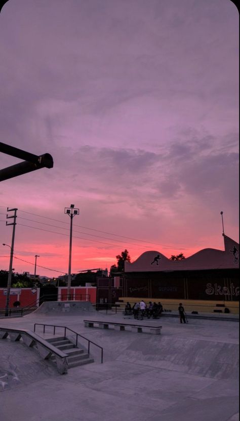 Skatepark Background, Skater Backgrounds Iphone, Skatepark Photography, Skatepark Aesthetic, Skate Park Aesthetic, Skater Aesthetic Wallpaper, Skater Wallpaper, Campus Drivers, Skatepark Design