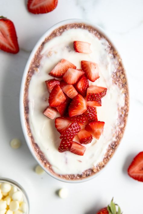 Healthy Summer Breakfast, Protein Overnight Oats Recipe, Protein Baked Oats, Overnight Oats Recipes, Chia Overnight Oats, Protein Overnight Oats, Vegan Overnight Oats, Strawberry Protein, Protein Baking