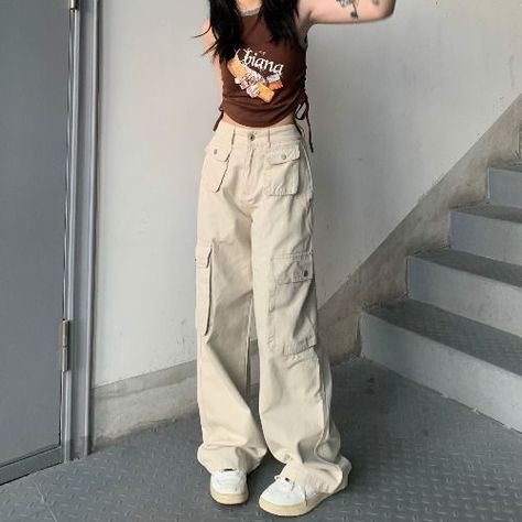 Cargo Pant Aesthetic Outfit, Cargo Pants Different Colors, High Waisted Cargos, Cargo Pants High Waist, Cargos High Waist, Cargo High Waist Pants, Wide Legged Cargo Pants, Cute Fits Cargo Pants, Cargo Pants Stylr