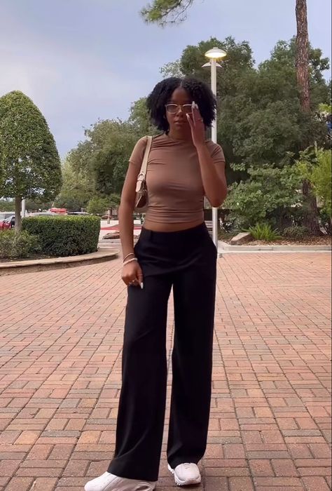 Trousers Outfit Black Women, Shallow Closet Ideas, Trousers Outfit Black, Shallow Closet, Brown Monochromatic Outfit, Trouser Fits, Cool Style Outfits, Basic Summer Outfits, Joggers Jeans