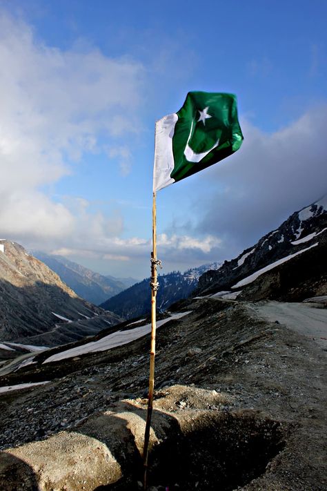 ..#HaÝÂ Pakistan Flag Hd, Pakistan Independence Day Quotes, Pakistan Flag Wallpaper, Pakistan Wallpaper, Pakistan Pictures, Happy Independence Day Pakistan, Pakistani Flag, Pakistan Culture, Pakistan Day