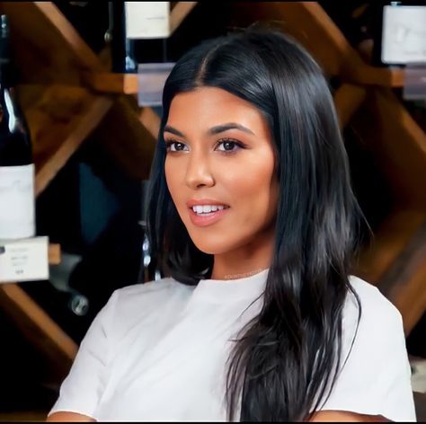 Kourtney Kardashian Black Hair, Kourtney Kardashian Hair Color, Kardashian Black Hair, Black Lob Hair, Black Lob, Kardashian Hair Color, Kourtney Kardashian Hair, Kourtney Kardashion, Kim Style