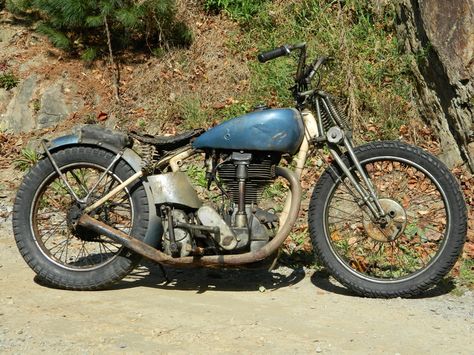 Norton Manx, Norton Motorcycle, Old School Chopper, Bobber Custom, Chopper Bobber, Motorcycle Garage, Rat Bike, Old Motorcycles, Classic Motorcycle