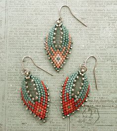 Linda's Crafty Inspirations: Russian Leaf Earrings #32 - Aqua & Berry Russian Leaf Earrings, Beaded Jewelry Earrings, Beaded Earrings Tutorials, Beaded Earrings Diy, Beaded Beads, Seed Bead Tutorial, Beaded Earrings Patterns, Beaded Bracelet Patterns, Earring Tutorial