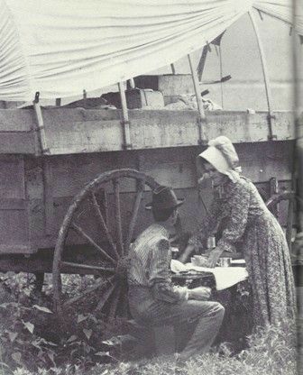 Vintage Homemaker, Old West Photos, Thomas Carlyle, Old Wagons, The Oregon Trail, Wilde Westen, Into The West, American Frontier, Oregon Trail